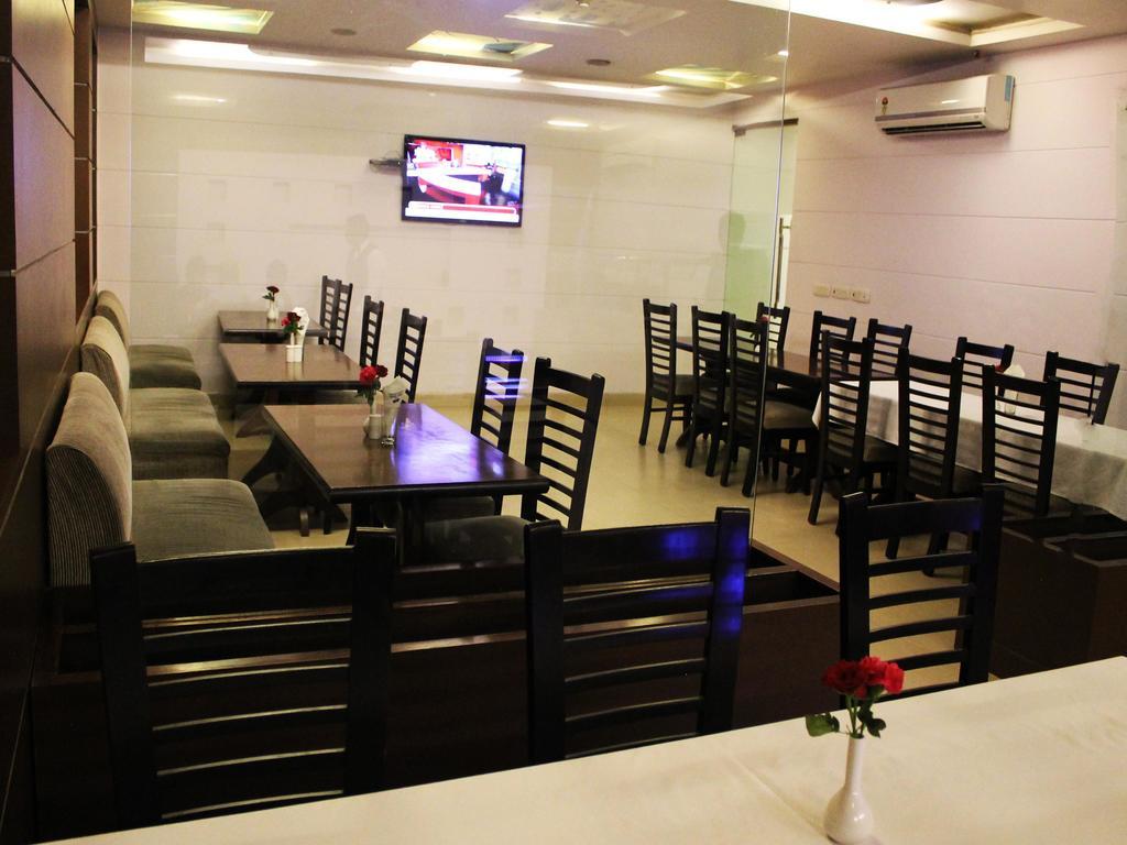 Oyo Premium Kaushambi Hotel Indirapuram Exterior foto